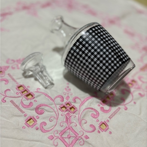 Vintage Stylish Glass Decanter with Checkered Design - Picture 5 of 7